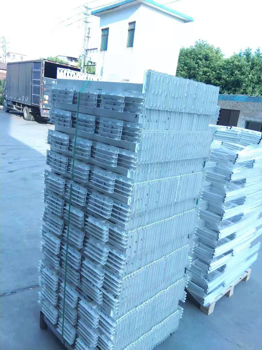 上下鋪鐵床用什么材料做的好？